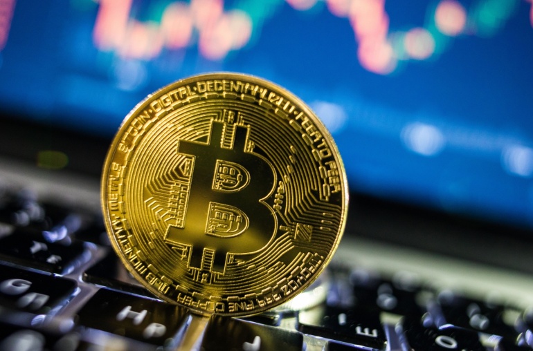 Analyst: Geopolitical Tensions Will Benefit Bitcoin, Shares 6-Figure Price Target!